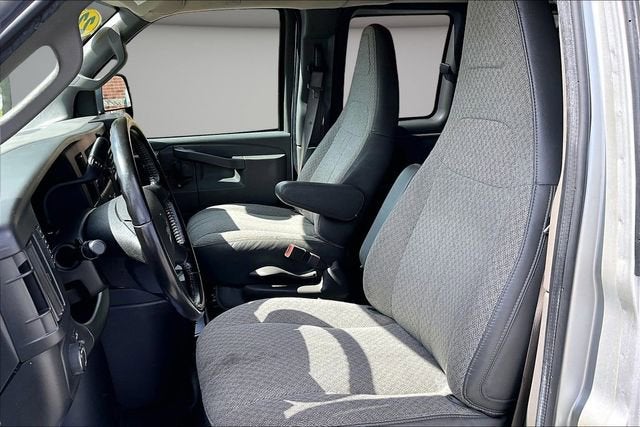 2022 GMC Savana Passenger 3500 LS