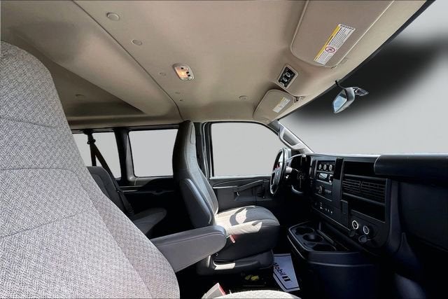 2022 GMC Savana Passenger 3500 LS