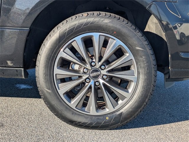 2015 Lincoln Navigator 2WD 4dr