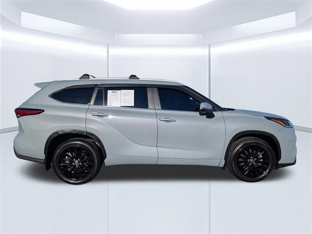 2023 Toyota Highlander Hybrid Bronze Edition