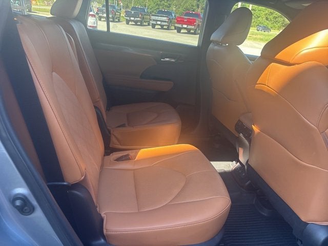 2022 Toyota Highlander Platinum