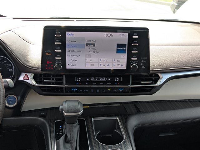 2024 Toyota Sienna Platinum 7 Passenger