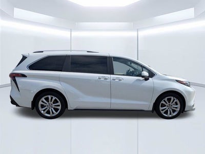 2024 Toyota Sienna Platinum 7 Passenger