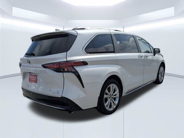 2024 Toyota Sienna Platinum 7 Passenger