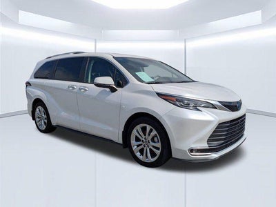 2024 Toyota Sienna Platinum 7 Passenger