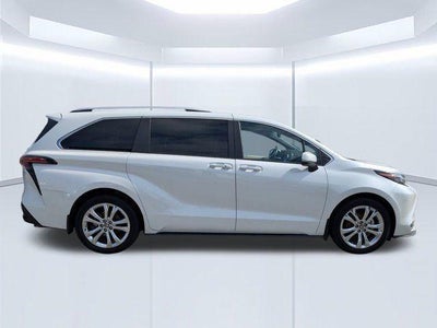 2024 Toyota Sienna Platinum 7 Passenger