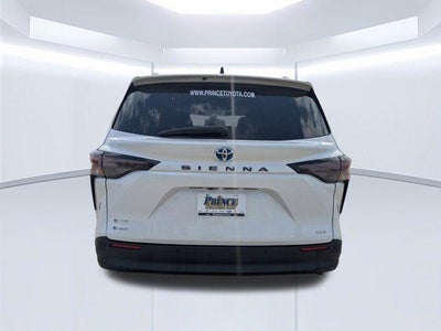 2025 Toyota Sienna XLE 8 Passenger