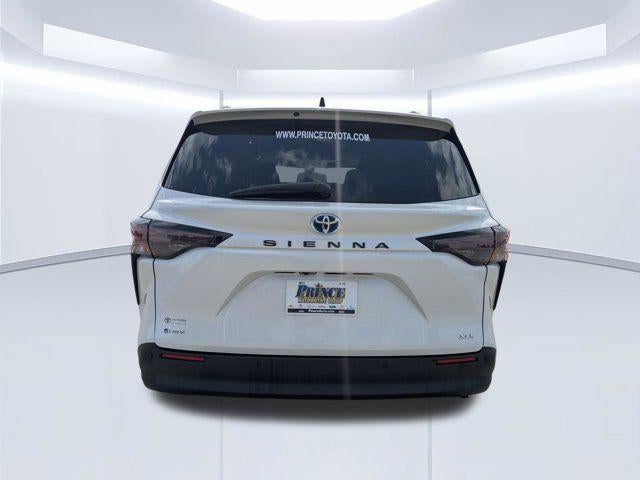 2025 Toyota Sienna XLE 8 Passenger