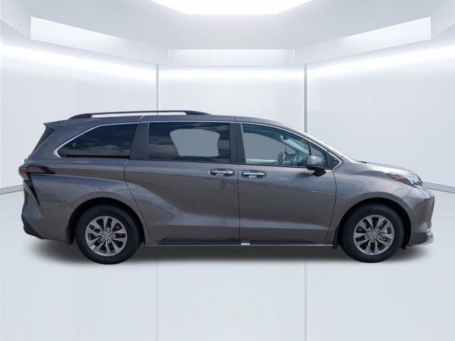 2024 Toyota Sienna XLE 8 Passenger