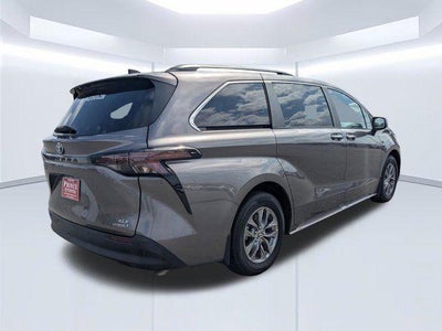 2024 Toyota Sienna XLE 8 Passenger