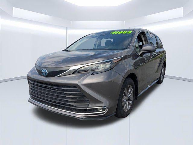 2024 Toyota Sienna XLE 8 Passenger