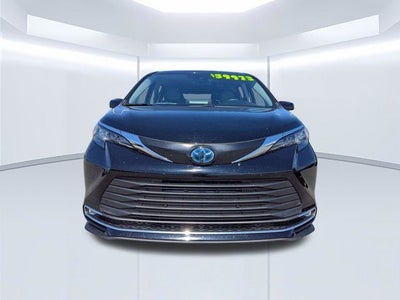 2024 Toyota Sienna XLE 8 Passenger