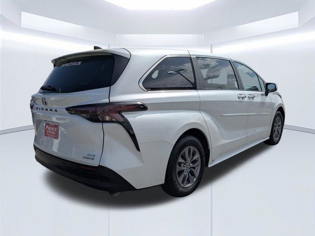 2024 Toyota Sienna XLE 8 Passenger