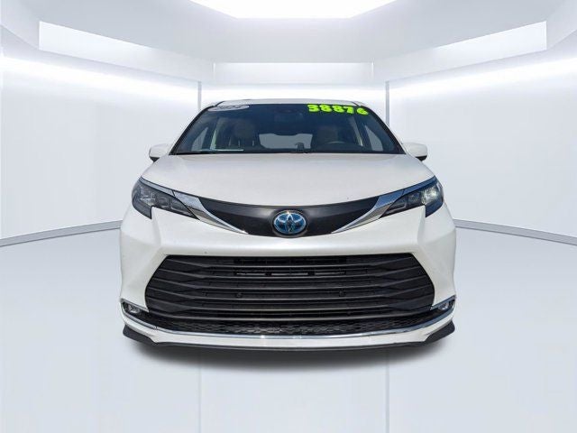 2024 Toyota Sienna XLE 8 Passenger