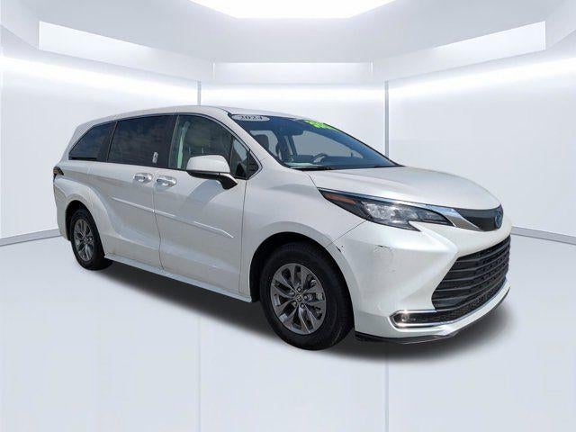 2024 Toyota Sienna XLE 8 Passenger