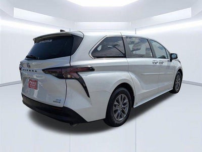 2024 Toyota Sienna XLE 8 Passenger
