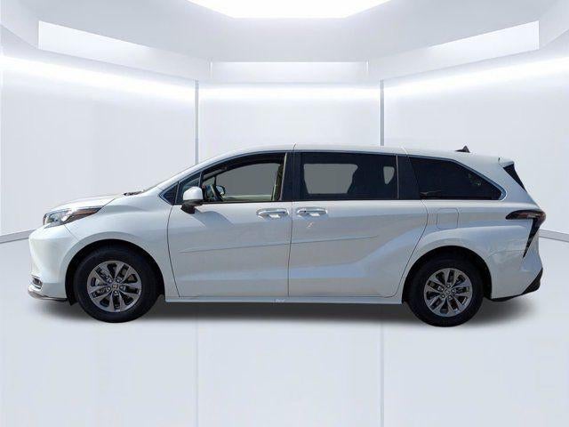 2024 Toyota Sienna XLE 8 Passenger
