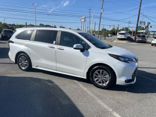 2025 Toyota Sienna XLE 8 Passenger
