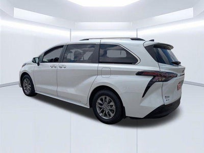2025 Toyota Sienna XLE 8 Passenger