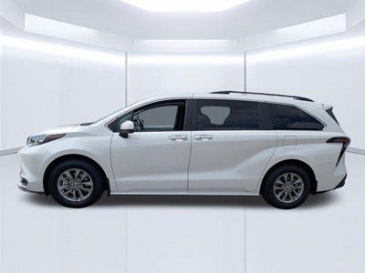 2025 Toyota Sienna XLE 8 Passenger