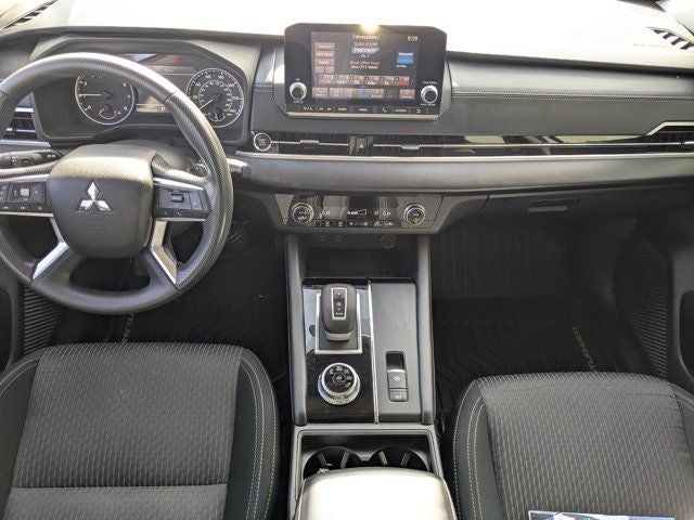 2022 Mitsubishi Outlander ES