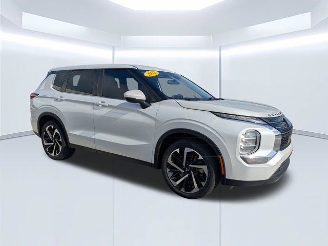 2022 Mitsubishi Outlander ES