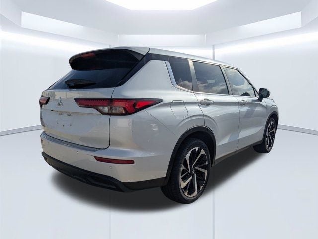 2022 Mitsubishi Outlander ES