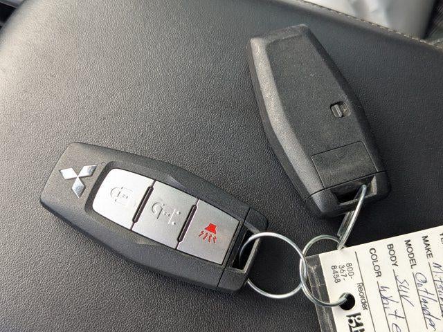 2022 Mitsubishi Outlander ES